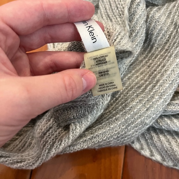 Cozy Calvin Klein scarf - Picture 4 of 4